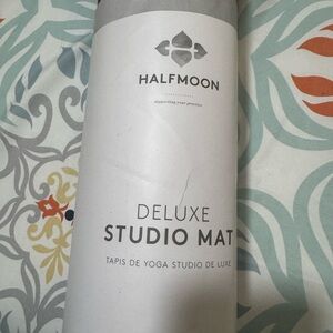 BNWT Halfmoon Deluxe Studio Mat - purple 6 mm